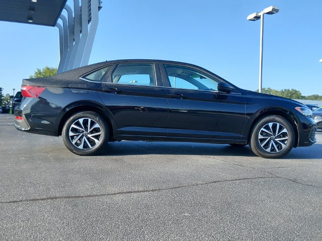 Used 2024 Volkswagen Jetta S FWD image 2