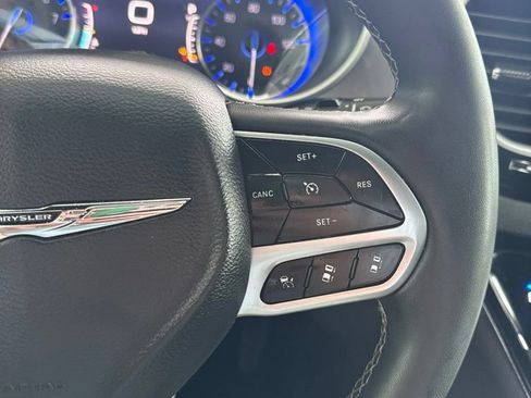 Used 2025 Chrysler Pacifica Select FWD image 30