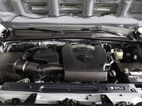 Used 2018 Toyota Tacoma TRD Sport AWD/4WD image 24