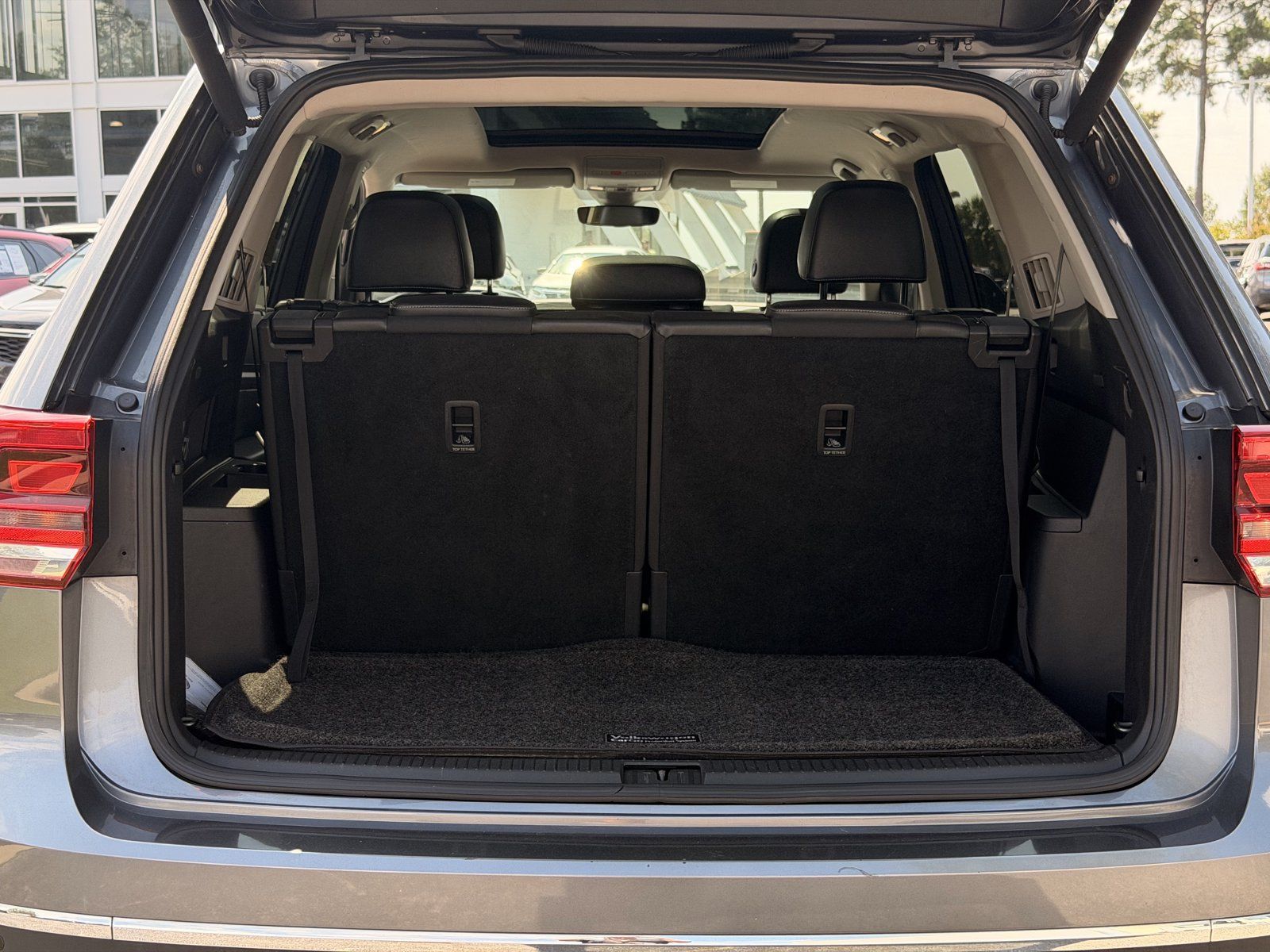 Used 2018 Volkswagen Atlas SEL FWD image 32