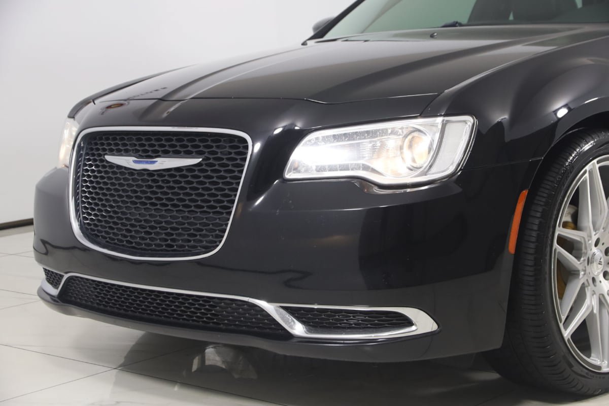 Used 2015 Chrysler 300 Limited RWD image 43