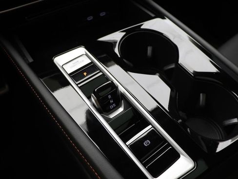 Used 2024 Volkswagen Atlas Peak Edition SE image 28