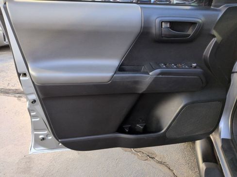 Used 2018 Toyota Tacoma SR w/ SR Convenience Package image 10