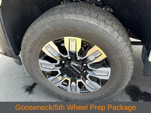 Used 2025 GMC Sierra 2500 Denali w/ Denali Reserve Package AWD/4WD image 8