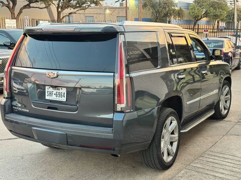 Used 2019 Cadillac Escalade Luxury AWD/4WD image 5