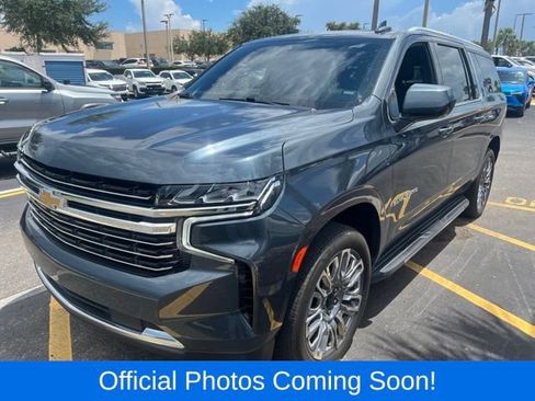 Used 2021 Chevrolet Suburban LT RWD image 2