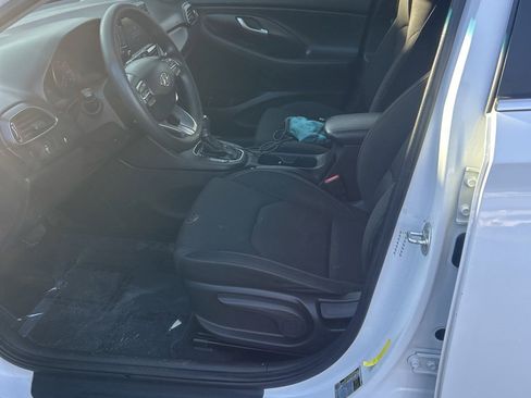 Used 2018 Hyundai Elantra GT image 2