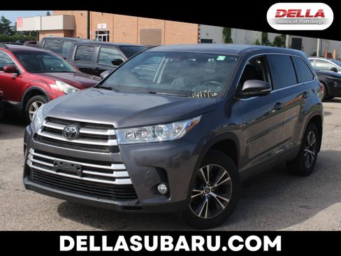 Used 2018 Toyota Highlander Plus AWD/4WD image 1