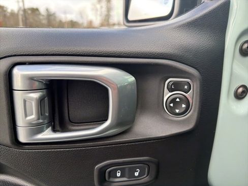 Used 2023 Jeep Wrangler Willys image 23