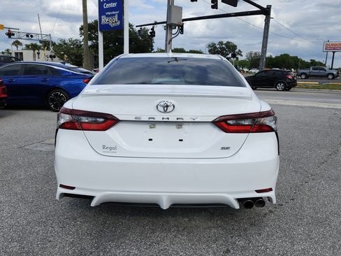 Used 2021 Toyota Camry SE FWD image 5
