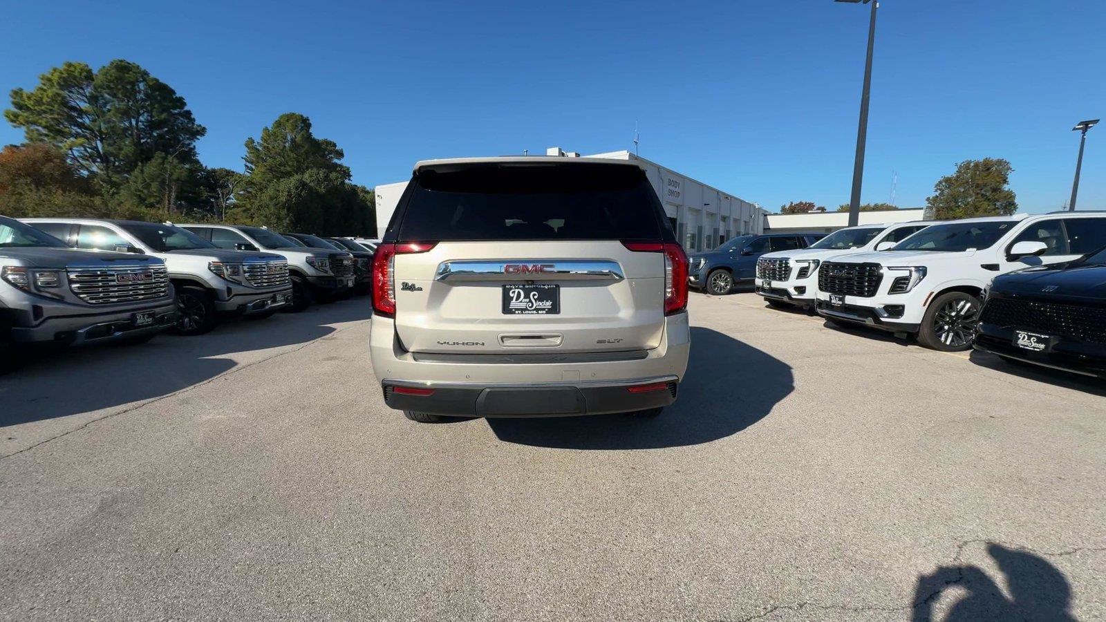 Used 2023 GMC Yukon SLT w/ SLT Luxury Package AWD/4WD image 8