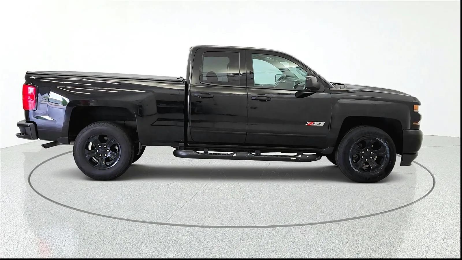 Used 2017 Chevrolet Silverado 1500 LT w/ Midnight Edition AWD/4WD image 10