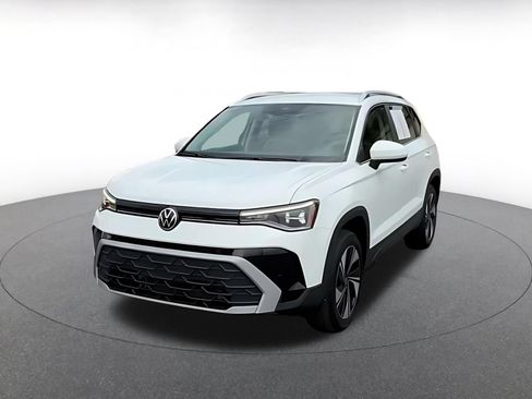 Used 2026 Volkswagen Taos SE AWD/4WD image 6