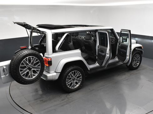 Used 2024 Jeep Wrangler High Altitude AWD/4WD image 25