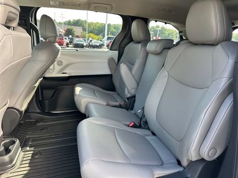 Used 2026 Toyota Sienna XLE FWD image 15