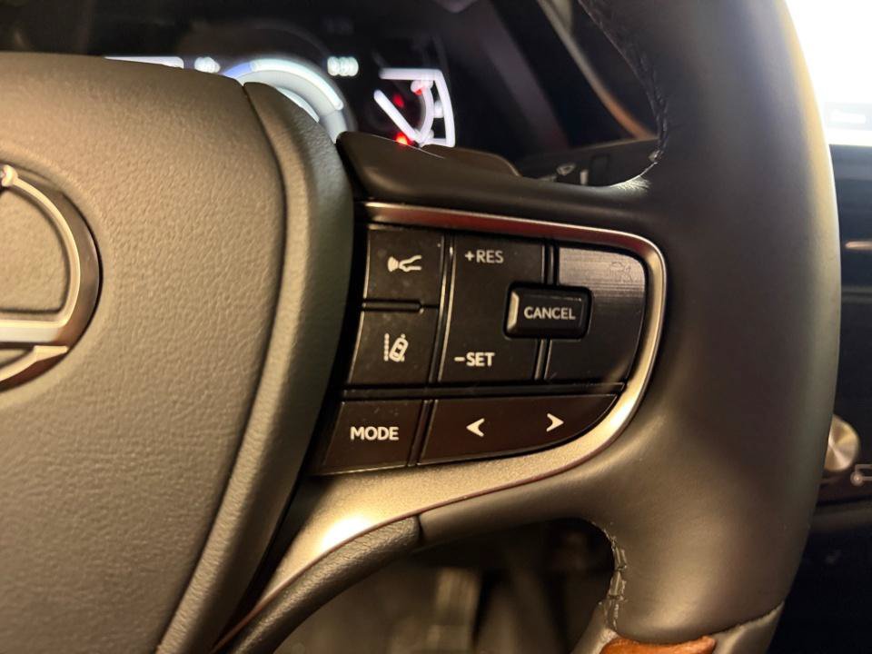 Used 2025 Lexus ES 300h w/ Technology Package FWD image 23