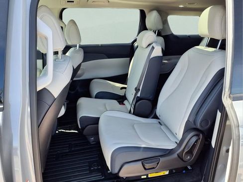 New 2026 Kia Carnival SX FWD image 17