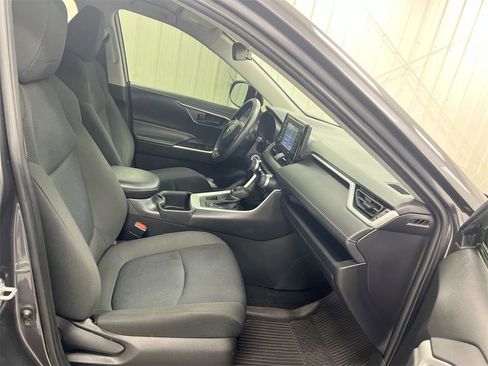Used 2022 Toyota RAV4 LE image 21