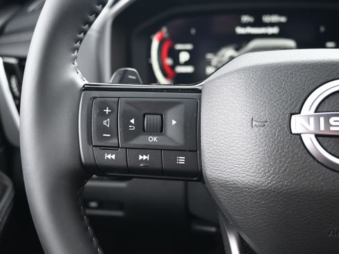 Used 2025 Nissan Rogue Platinum w/ Platinum Premium Package FWD image 18