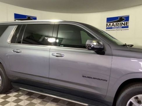 Used 2021 Chevrolet Suburban Premier w/ Premium Package 2 AWD/4WD image 3