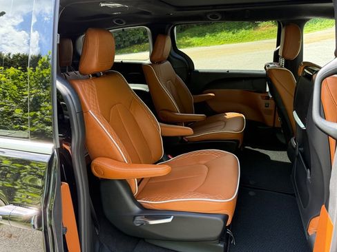 New 2026 Chrysler Pacifica Pinnacle w/ Trailer Tow Group image 25