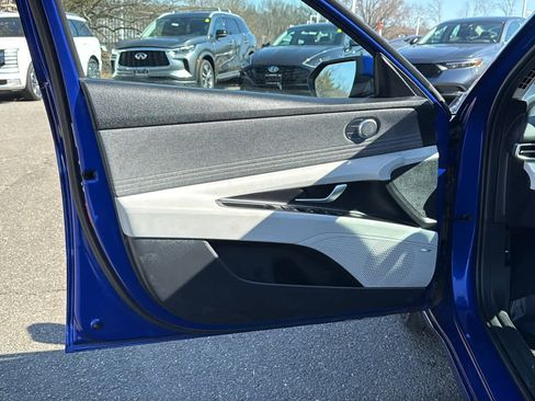 Used 2023 Hyundai Elantra Limited image 11