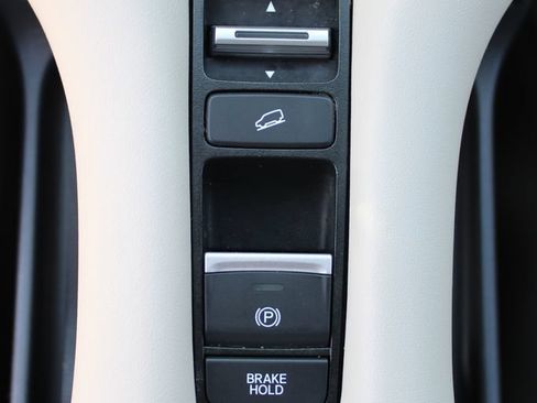 Certified 2024 Honda HR-V LX image 20