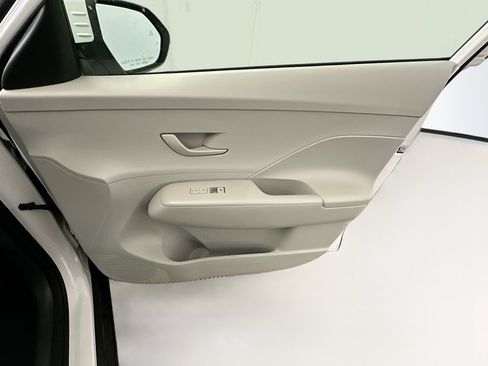 Used 2025 Hyundai Kona SEL image 33