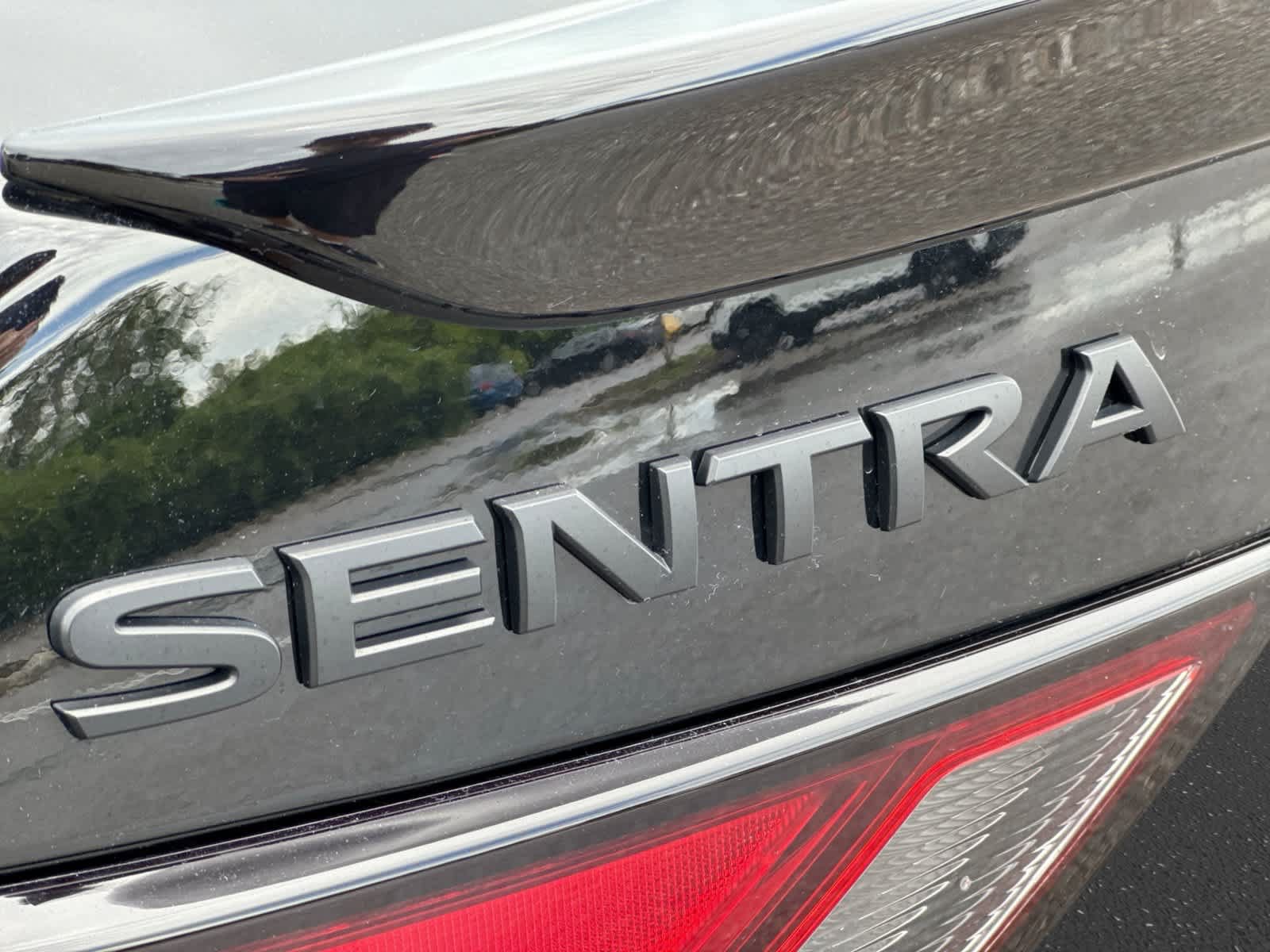 Used 2025 Nissan Sentra SR w/ Midnight Edition FWD image 19