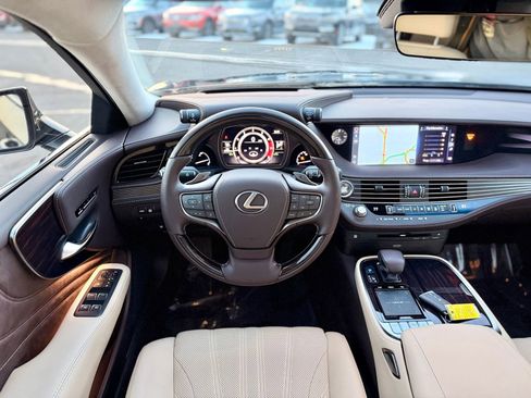 Used 2019 Lexus LS 500 w/ Luxury Package image 32