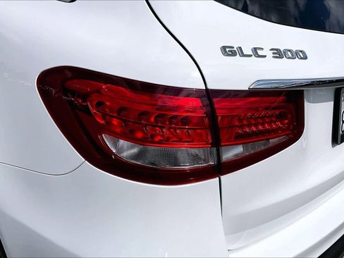 Used 2018 Mercedes-Benz GLC 300 4MATIC image 28