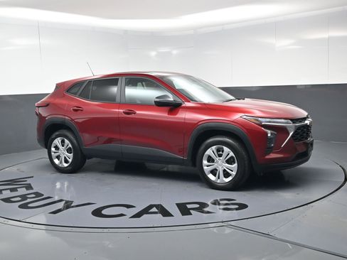 Used 2024 Chevrolet Trax LS w/ Driver Confidence Package image 2