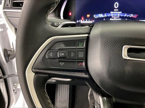 Used 2023 Jeep Grand Cherokee Laredo image 26