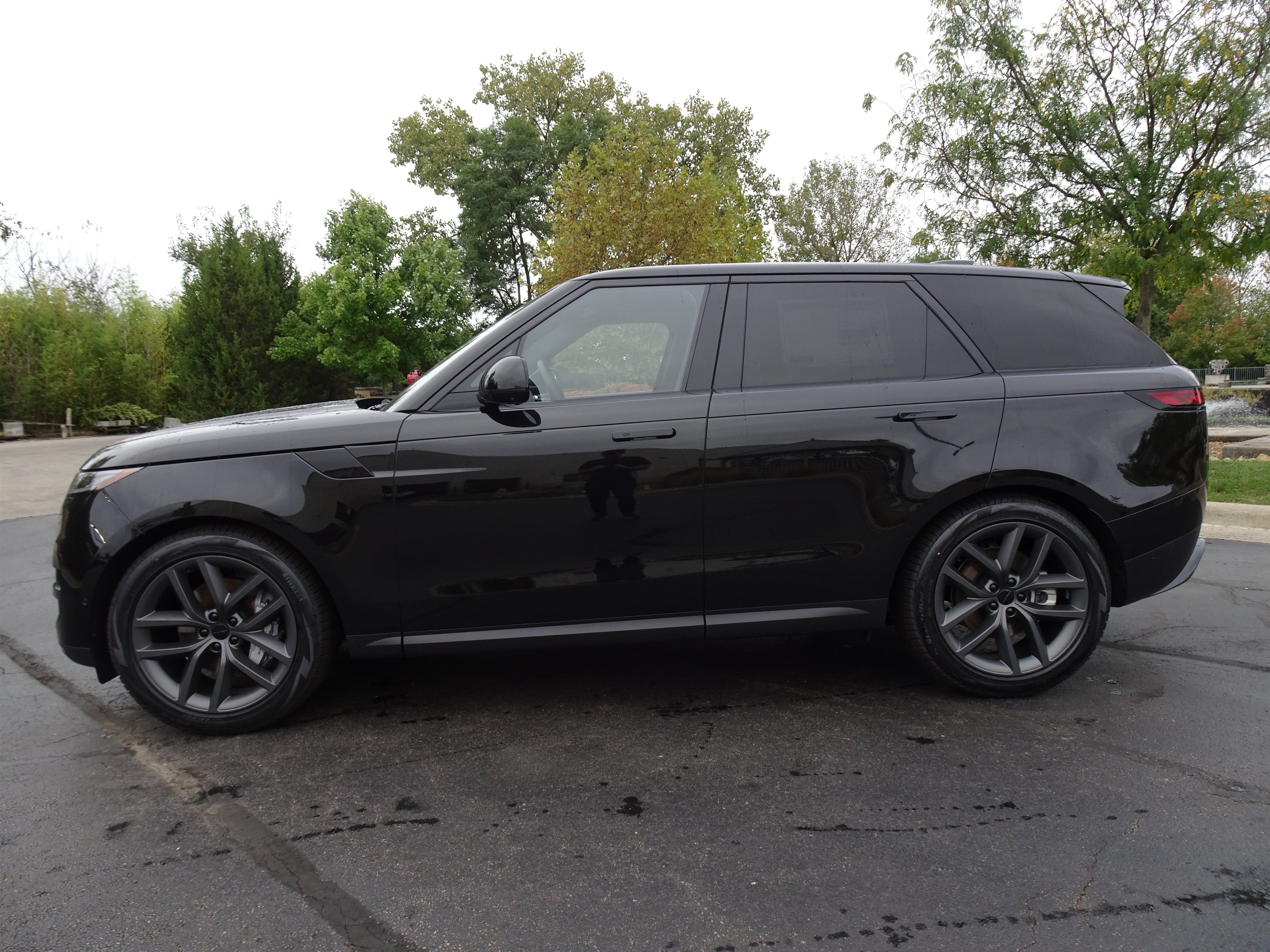 New 2027 Land Rover Range Rover Sport SE AWD/4WD image 3