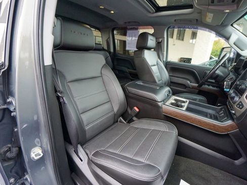 Used 2018 GMC Sierra 3500 Denali w/ Duramax Plus Package image 32