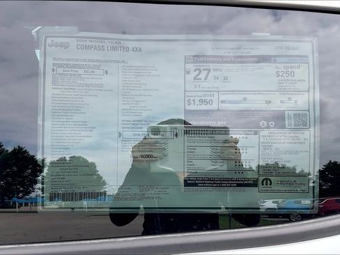 Used 2025 Jeep Compass Limited image 13