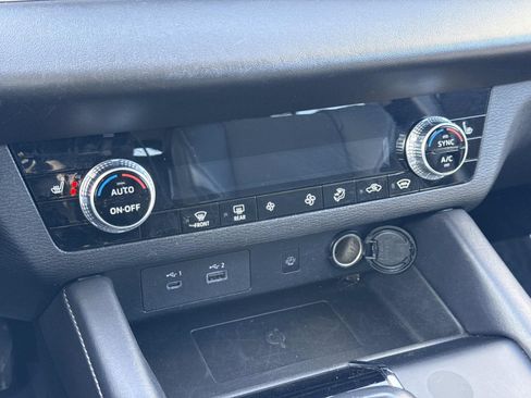 Used 2024 Mitsubishi Outlander SE image 11