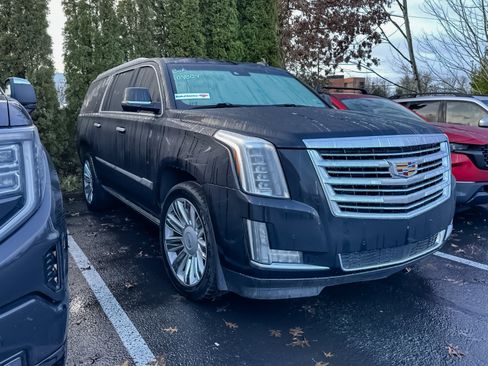 Used 2017 Cadillac Escalade ESV Platinum image 2