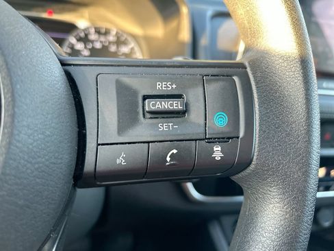 Used 2024 Nissan Rogue SV FWD image 17