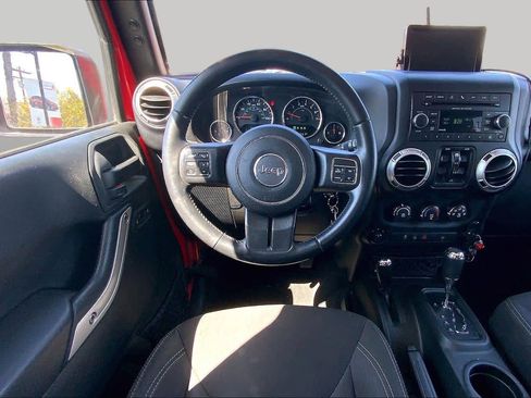 Used 2017 Jeep Wrangler Unlimited Rubicon AWD/4WD image 5