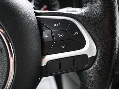 Used 2019 Jeep Renegade Latitude w/ Cold Weather Group FWD image 25