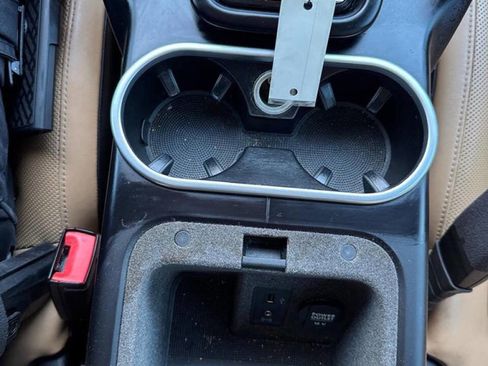 Used 2017 Porsche Cayenne Platinum Edition w/ Premium Package (PJV) image 38