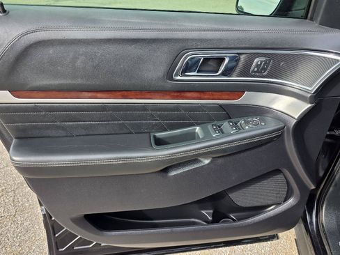 Used 2019 Ford Explorer Platinum AWD/4WD image 50