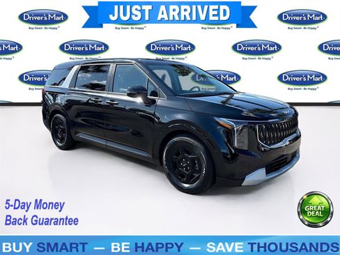 Used 2025 Kia Carnival image 1