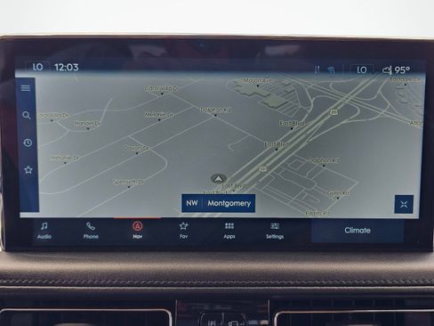 Used 2022 Lincoln Nautilus AWD w/ Premium Package image 27