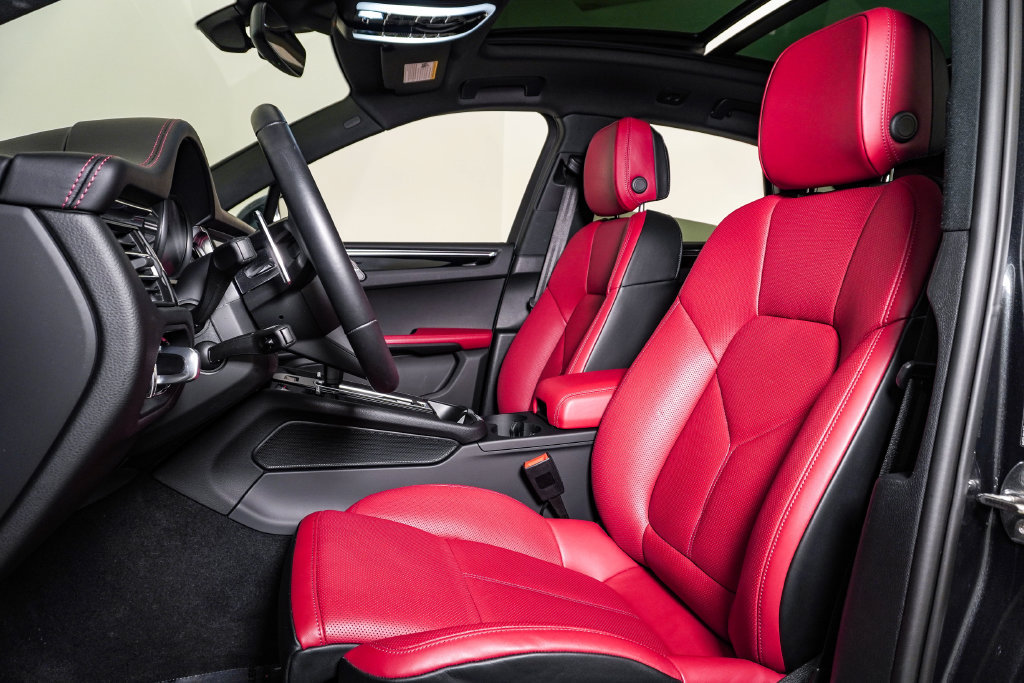 Certified 2026 Porsche Macan AWD/4WD image 5