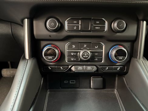 Certified 2023 Chevrolet Suburban LT image 20