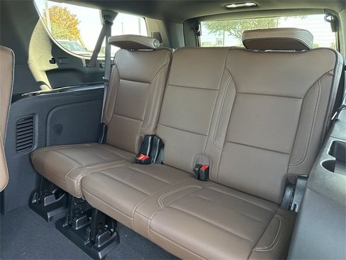 New 2026 Chevrolet Suburban High Country image 27