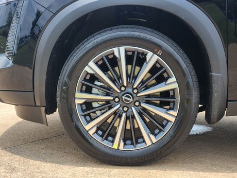 New 2026 Nissan Pathfinder Platinum FWD image 11