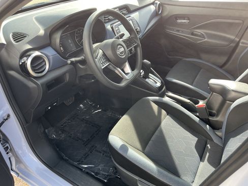 Used 2025 Nissan Versa SV image 8
